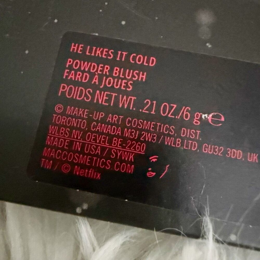 STRANGER THINGS x MAC | Limited Edition Powder Blush "He Likes It Cold" | .21 oz - Picture 5 of 6